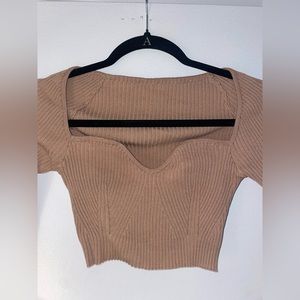 Camel-colored cropped long sleeve shirt